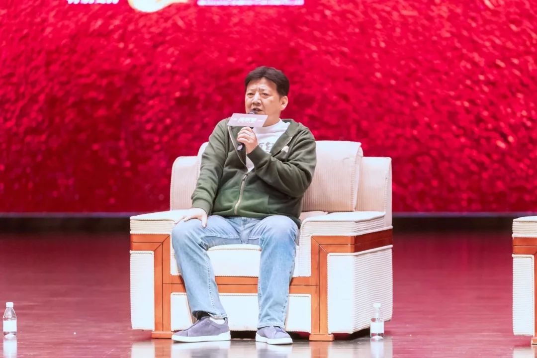王砚辉.jpg